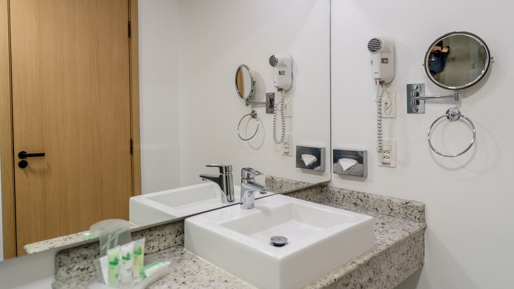 Banheiro Apartamento Standard e Apartamento Superior - Holiday Inn Parque Anhembi